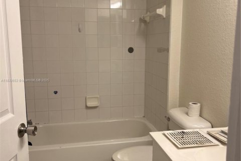 Copropriété à louer à Homestead, Floride: 3 chambres, 104.61 m2 № 1814496 - photo 11