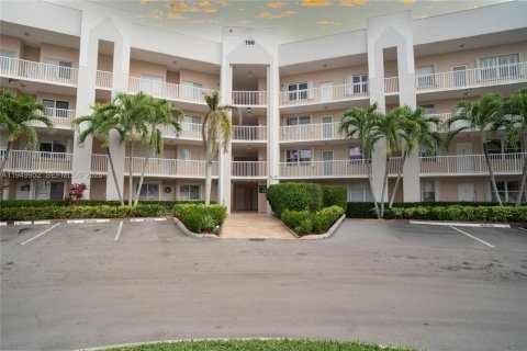 Condominio en venta en Sunrise, Florida, 2 dormitorios, 130.99 m2 № 2006855 - foto 2
