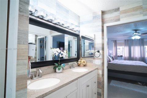 Condominio en venta en Sunrise, Florida, 2 dormitorios, 130.99 m2 № 2006855 - foto 19