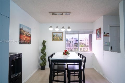 Condominio en venta en Sunrise, Florida, 2 dormitorios, 130.99 m2 № 2006855 - foto 11