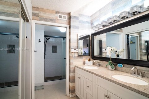 Condominio en venta en Sunrise, Florida, 2 dormitorios, 130.99 m2 № 2006855 - foto 18