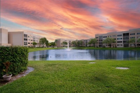 Condominio en venta en Sunrise, Florida, 2 dormitorios, 130.99 m2 № 2006855 - foto 5