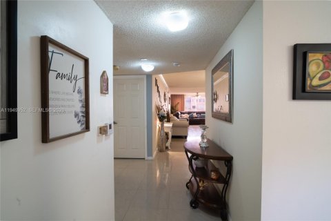 Condominio en venta en Sunrise, Florida, 2 dormitorios, 130.99 m2 № 2006855 - foto 6