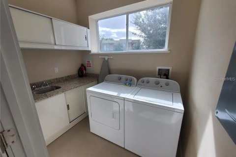 Adosado en venta en Kissimmee, Florida, 4 dormitorios, 222.59 m2 № 1905247 - foto 30