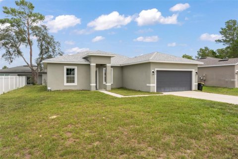 Villa ou maison à Kissimmee, Floride 4 chambres, 163.88 m2 № 2201646