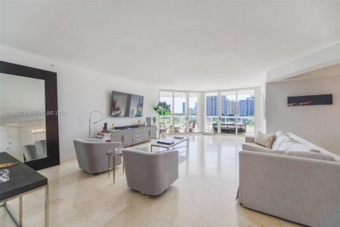 Condominio en venta en Aventura, Florida, 3 dormitorios, 252.69 m2 № 2255382 - foto 11