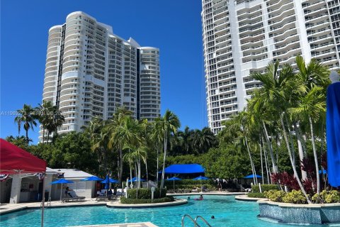 Condominio en venta en Aventura, Florida, 3 dormitorios, 252.69 m2 № 2255382 - foto 3
