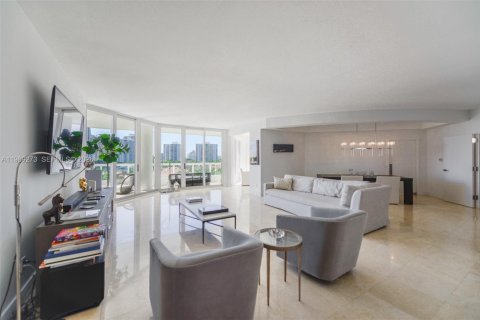 Condominio en venta en Aventura, Florida, 3 dormitorios, 252.69 m2 № 2255382 - foto 9