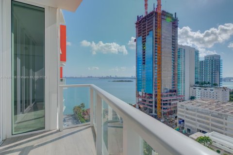 Condo in Miami, Florida, 2 bedrooms  № 2059675 - photo 13