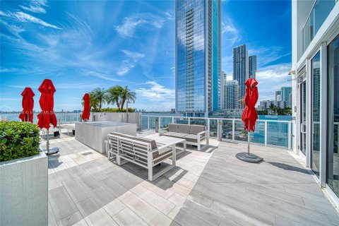 Condo in Miami, Florida, 2 bedrooms  № 2059675 - photo 19