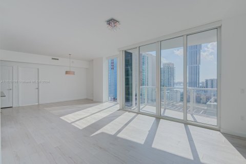 Condo in Miami, Florida, 2 bedrooms  № 2059675 - photo 12