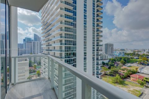 Condo in Miami, Florida, 2 bedrooms  № 2059675 - photo 17