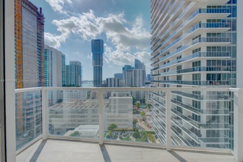 Condo in Miami, Florida, 2 bedrooms  № 2059675 - photo 18