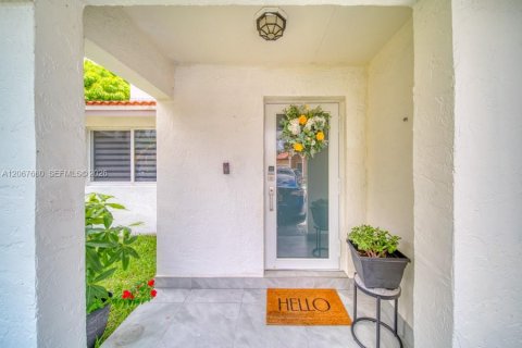 House in Cutler Bay, Florida 4 bedrooms, 268.86 sq.m. № 2292356 - photo 30