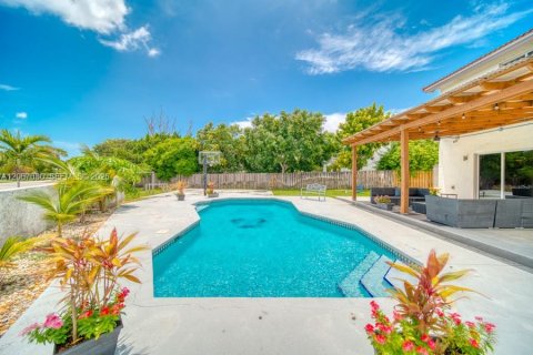 House in Cutler Bay, Florida 4 bedrooms, 268.86 sq.m. № 2292356 - photo 22