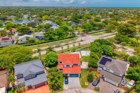 House in Cutler Bay, Florida 4 bedrooms, 268.86 sq.m. № 2292356 - photo 26