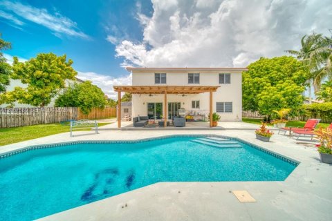 House in Cutler Bay, Florida 4 bedrooms, 268.86 sq.m. № 2292356