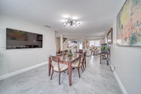 House in Cutler Bay, Florida 4 bedrooms, 268.86 sq.m. № 2292356 - photo 12