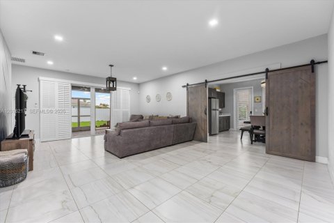 Casa en venta en Homestead, Florida, 4 dormitorios, 183.85 m2 № 2183059 - foto 15