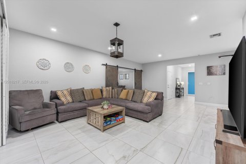Casa en venta en Homestead, Florida, 4 dormitorios, 183.85 m2 № 2183059 - foto 10
