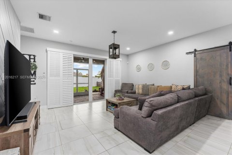 Casa en venta en Homestead, Florida, 4 dormitorios, 183.85 m2 № 2183059 - foto 9