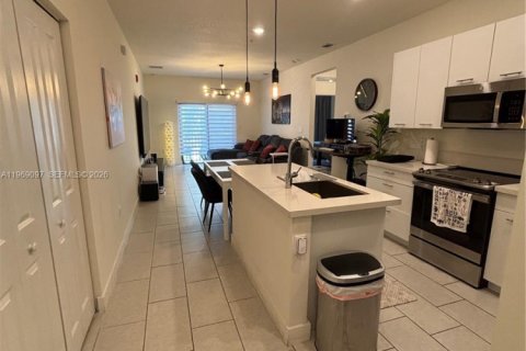 Copropriété à louer à Doral, Floride: 3 chambres, 104.42 m2 № 2029872 - photo 2