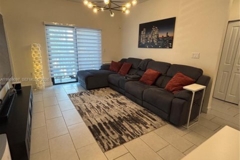 Copropriété à louer à Doral, Floride: 3 chambres, 104.42 m2 № 2029872 - photo 4