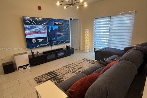 Copropriété à louer à Doral, Floride: 3 chambres, 104.42 m2 № 2029872 - photo 10