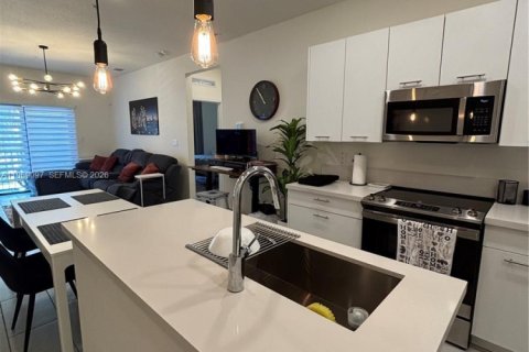 Copropriété à louer à Doral, Floride: 3 chambres, 104.42 m2 № 2029872 - photo 3