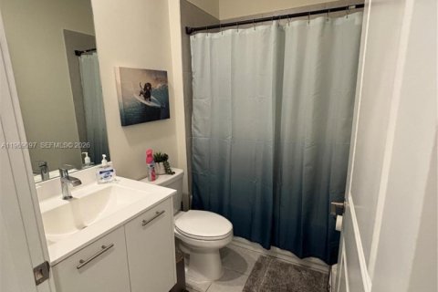 Copropriété à louer à Doral, Floride: 3 chambres, 104.42 m2 № 2029872 - photo 9