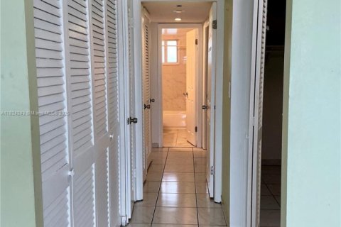 Купить кондоминиум в Майами, Флорида 2 спальни, 106.84м2, № 1949147 - фото 17