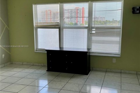 Купить кондоминиум в Майами, Флорида 2 спальни, 106.84м2, № 1949147 - фото 15