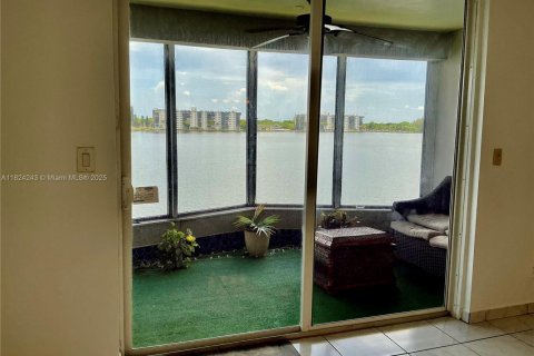 Купить кондоминиум в Майами, Флорида 2 спальни, 106.84м2, № 1949147 - фото 6