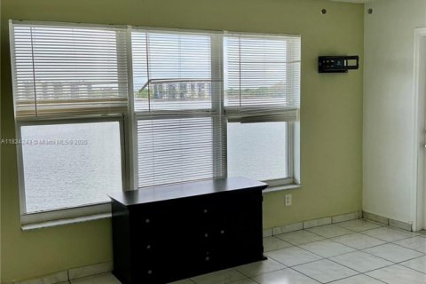 Купить кондоминиум в Майами, Флорида 2 спальни, 106.84м2, № 1949147 - фото 19