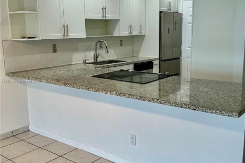 Купить кондоминиум в Майами, Флорида 2 спальни, 106.84м2, № 1949147 - фото 2