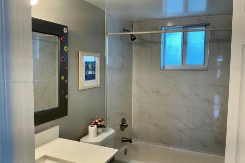 Купить кондоминиум в Майами, Флорида 2 спальни, 106.84м2, № 1949147 - фото 9