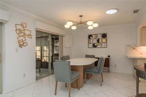 House in Palm Harbor, Florida 2 bedrooms, 182.37 sq.m. № 1725390 - photo 12