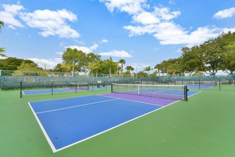 Condo in Pembroke Pines, Florida, 2 bedrooms  № 2000554 - photo 15