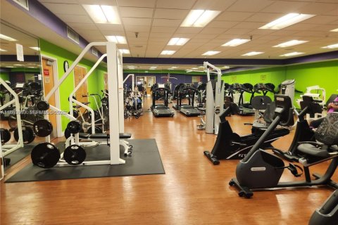 Condo in Pembroke Pines, Florida, 2 bedrooms  № 2000554 - photo 11