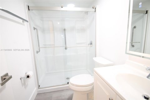 Condo in Pembroke Pines, Florida, 2 bedrooms  № 2000554 - photo 28