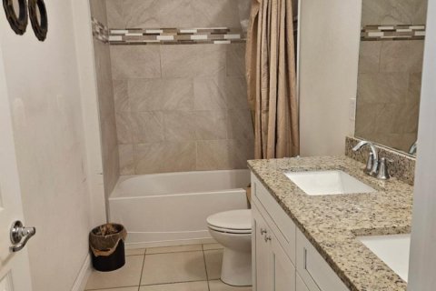 House in Port St. Lucie, Florida 4 bedrooms, 279.82 sq.m. № 2172473 - photo 8
