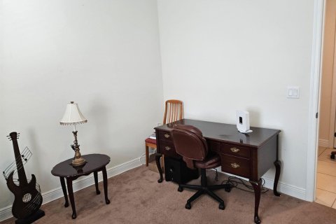 House in Port St. Lucie, Florida 4 bedrooms, 279.82 sq.m. № 2172473 - photo 13