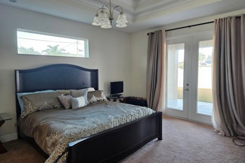 House in Port St. Lucie, Florida 4 bedrooms, 279.82 sq.m. № 2172473 - photo 14