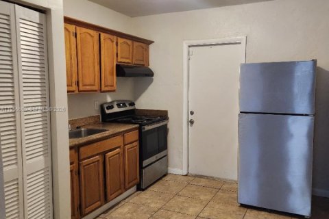 Commercial property in Fort Lauderdale, Florida 182 sq.m. № 2010833 - photo 4