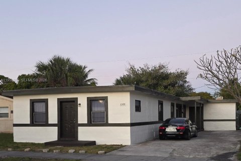 Commercial property in Fort Lauderdale, Florida 182 sq.m. № 2010833