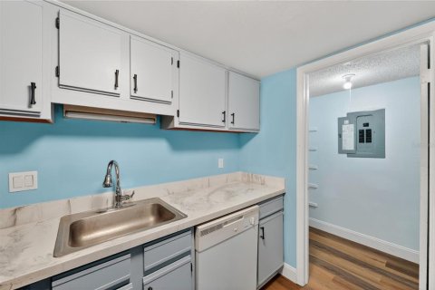 Condo in Orlando, Florida, 1 bedroom № 2226656 - photo 13