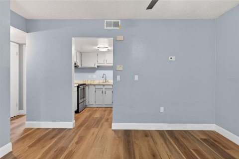 Condo in Orlando, Florida, 1 bedroom № 2226656 - photo 9