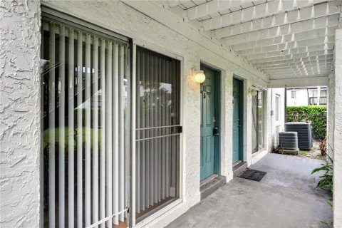 Condo in Orlando, Florida, 1 bedroom № 2226656 - photo 3
