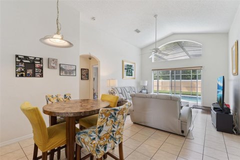 Villa ou maison à vendre à Kissimmee, Floride: 4 chambres, 180.23 m2 № 2215370 - photo 12