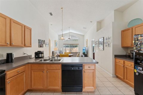 Villa ou maison à vendre à Kissimmee, Floride: 4 chambres, 180.23 m2 № 2215370 - photo 11